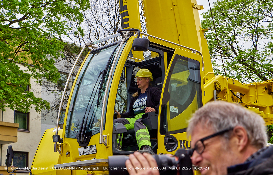 01.05.2023 - Maibaumaufstellung in Berg am Laim